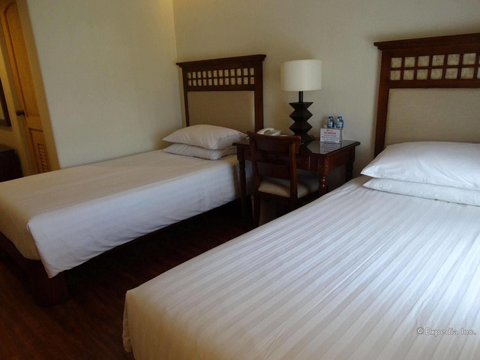Hotel Emilia Davao City Εξωτερικό φωτογραφία